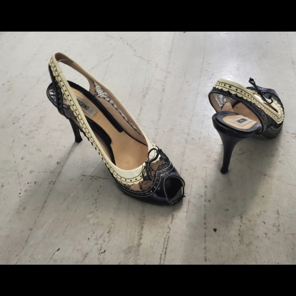 Moschino Peep-Toe Mesh Lace Wingtip Heels. Made in Italy - Picture 8 of 16